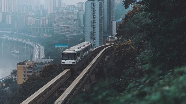 提笔写尽冷暖事 不愿俯首见苍生