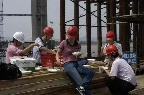 看多了互联网高品质的生活，不能忘了当初的模样