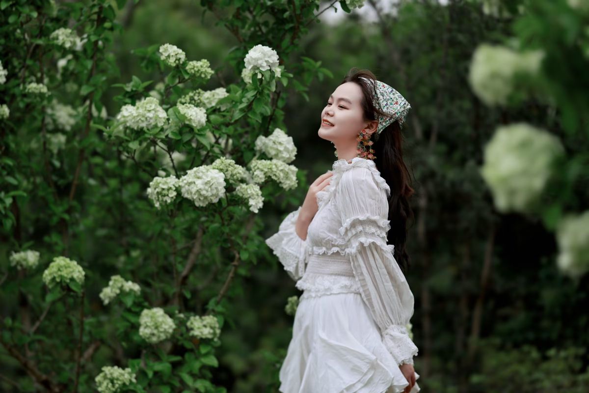 月明借得清风味，醉把岁月一笔勾