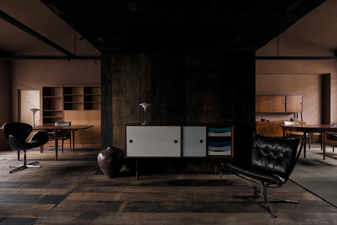 我们裹挟着岁月的光影从五月中走来，慢踱着融入这座城市的人间烟火味中