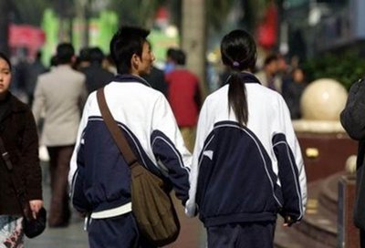 你才不是一个没有故事的女同学